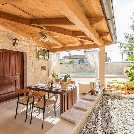 Casa Ladonia